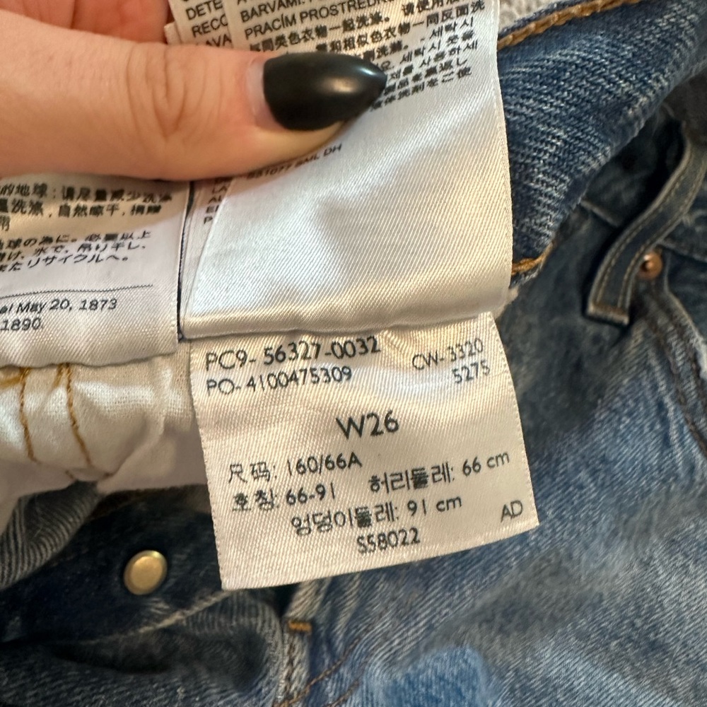 Levi's Blue Jean Shorts Distressed Vintage Style - Picture 3 of 3